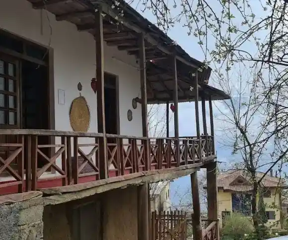 اقامتگاه بومگردی چام و چاشت-1