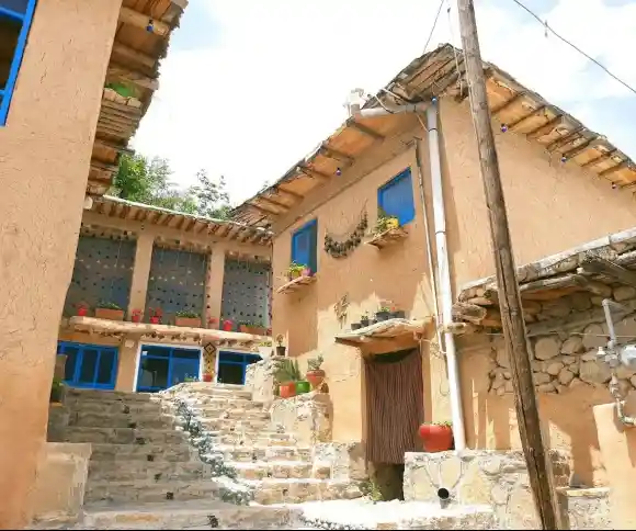 اقامتگاه بومگردی آوا-1