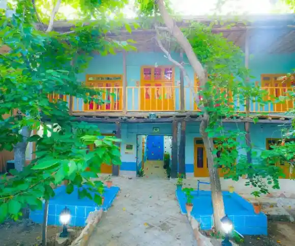 اقامتگاه بومگردی چشمه سبز-1