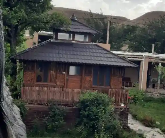 اقامتگاه بومگردی انگوران-1