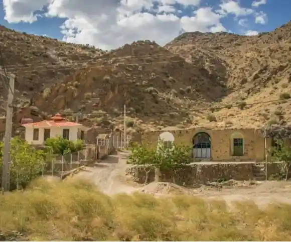 اقامتگاه بومگردی هنگو-1