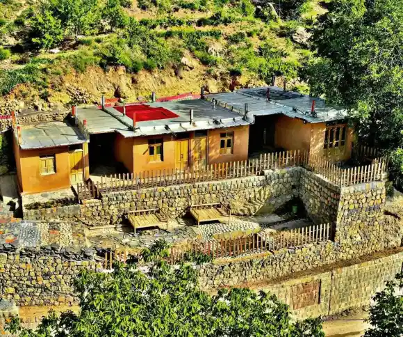 اقامتگاه بومگردی حوض دال-1