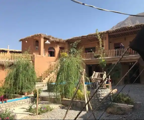 اقامتگاه بومگردی آشینه-1