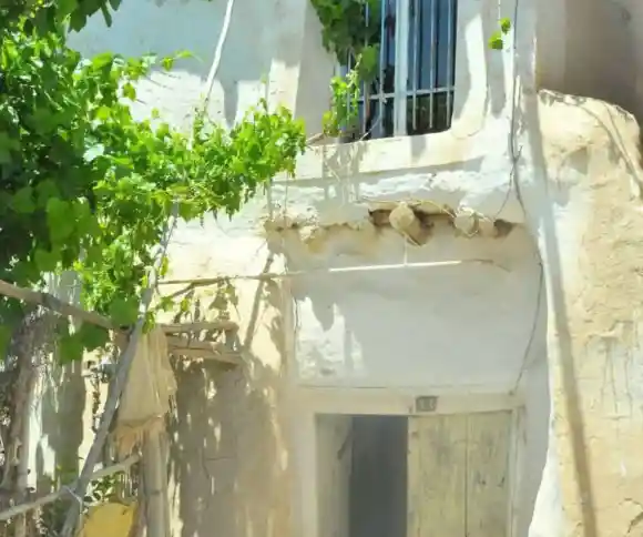 اقامتگاه بومگردی آرتین دینور-1