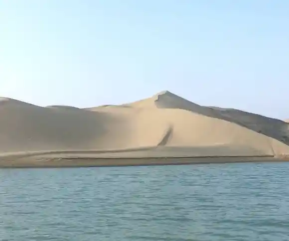 تلاقی کویر و دریا-1