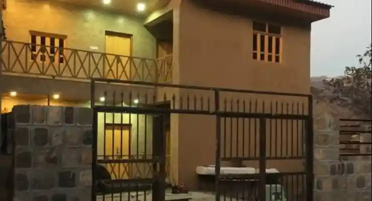 اقامتگاه بومگردی آخران