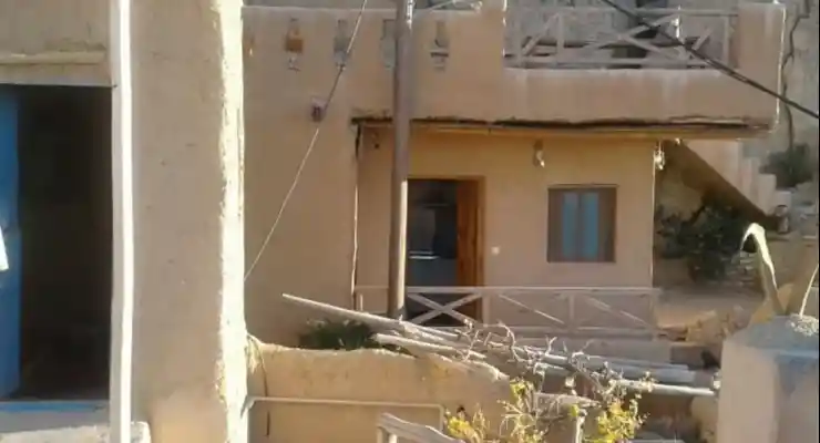 اقامتگاه بومگردی ارگ قلعه بالا