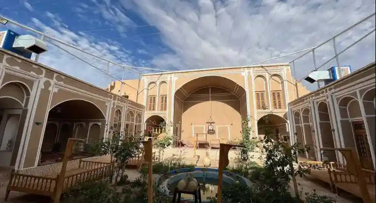 اقامتگاه بومگردی فرافر