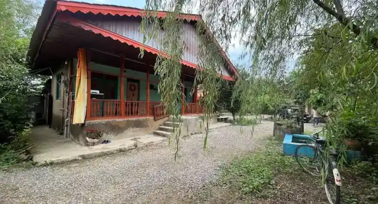 اقامتگاه بومگردی خونه باغ کوچه مارپیچ