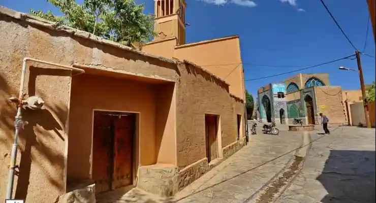 اقامتگاه بومگردی نراقی ها