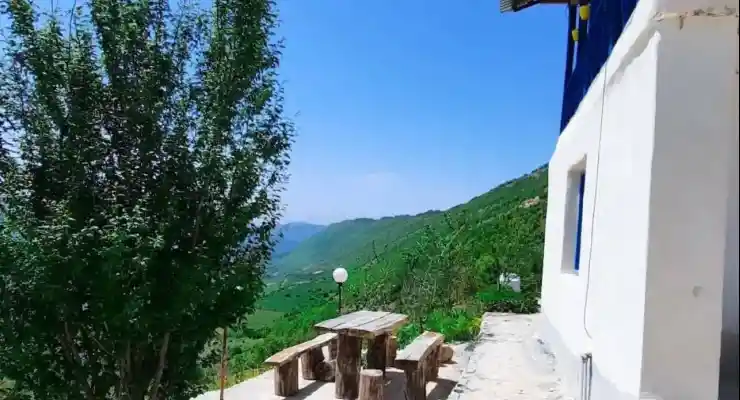 اقامتگاه بومگردی تتا