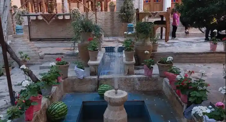 اقامتگاه سنتی خانه محلاتی ها