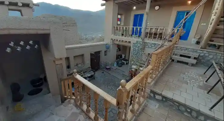 اقامتگاه بومگردی قلعه مهرتوران