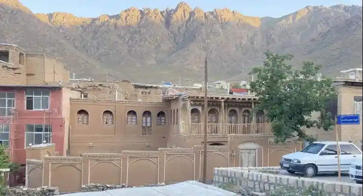 اقامتگاه بومگردی عمارت منور