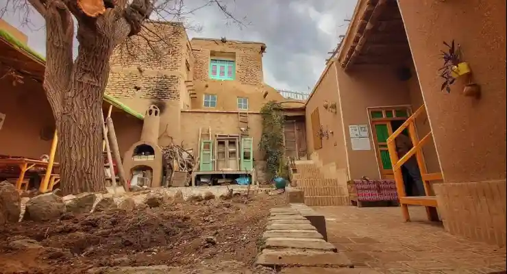 اقامتگاه بومگردی خانه برزک