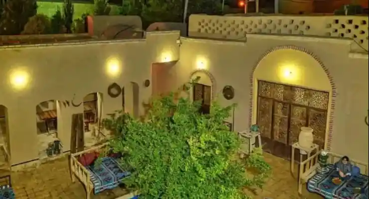 اقامتگاه بومگردی خانم جان