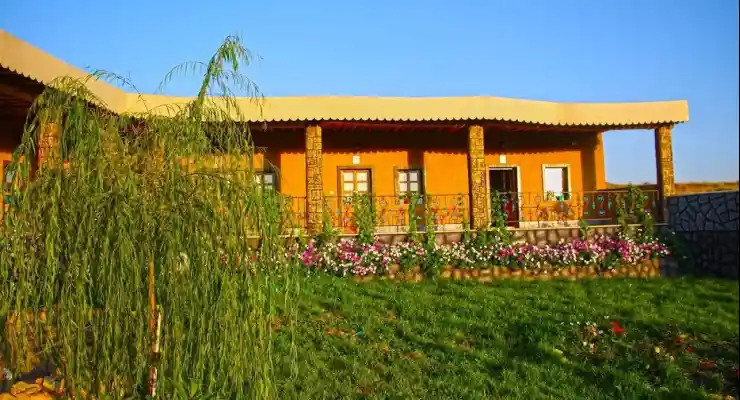 اقامتگاه بومگردی کسری