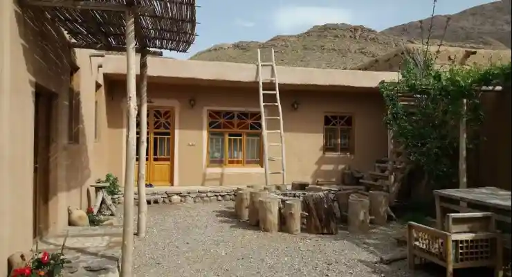 اقامتگاه بومگردی قلعه توران گشت (عموحسین)