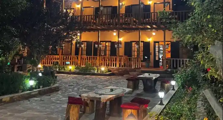 اقامتگاه بومگردی گل کاه