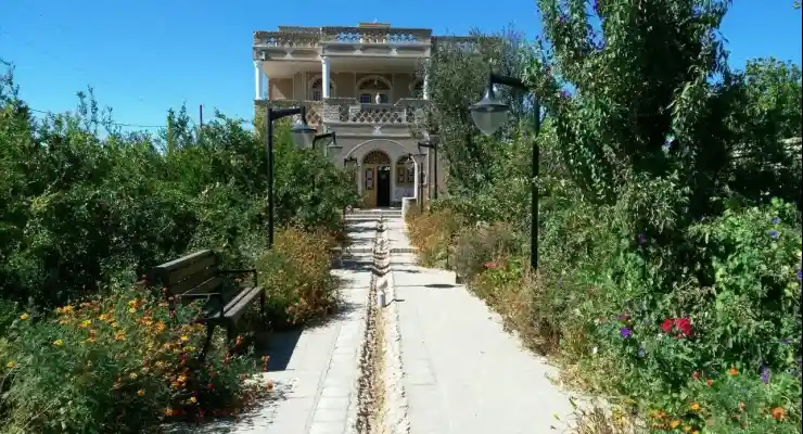 اقامتگاه بومگردی شریفی