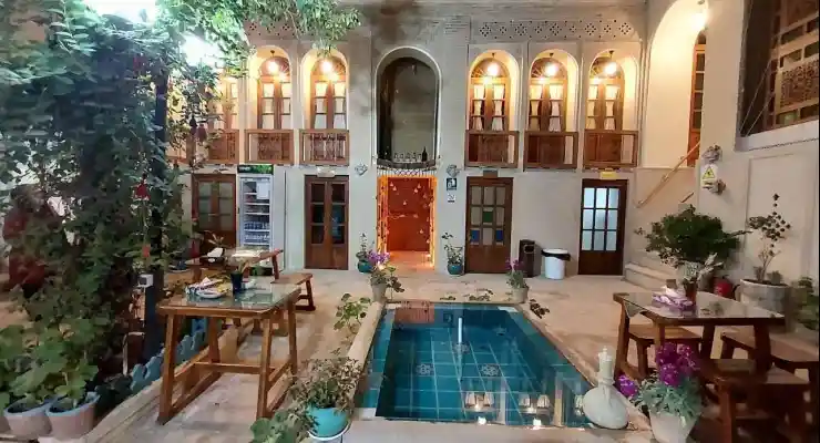 اقامتگاه بومگردی عمارت خورشید