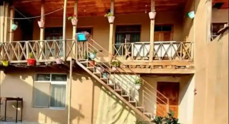 اقامتگاه بومگردی کارن