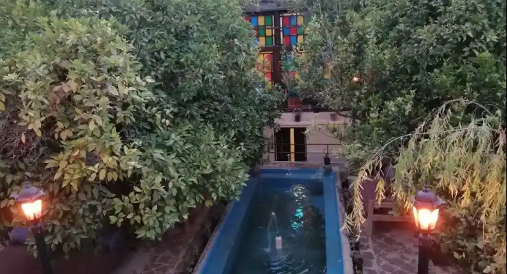 اقامتگاه بومگردی اعمارت قاجاریه