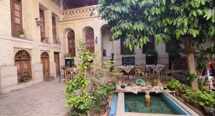 اقامتگاه بومگردی لوتوس