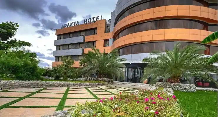 هتل آراکتا