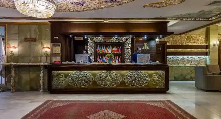 هتل عالی قاپو