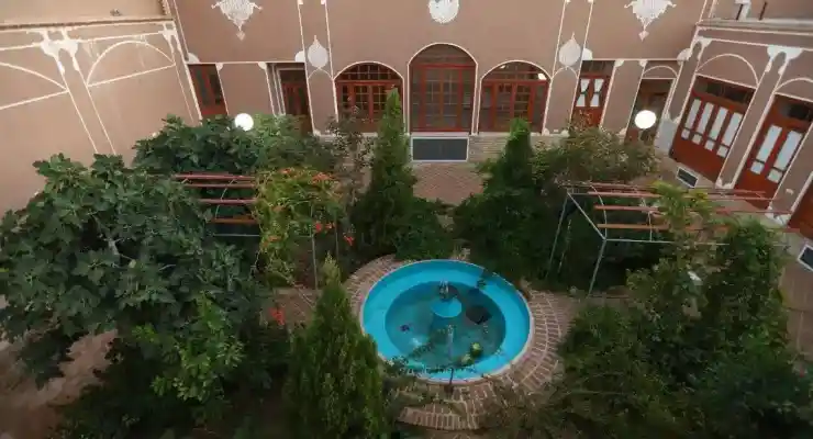 اقامتگاه بومگردی کوچه حنا