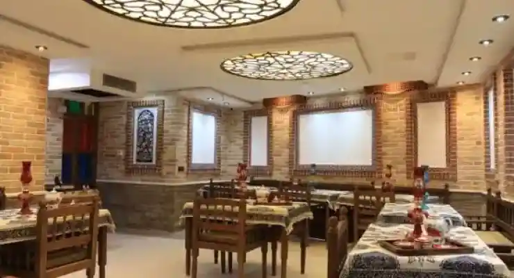 اقامتگاه سنتی بهارنارنج حافظ