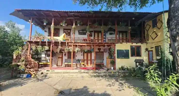 اقامتگاه بومگردی کلبه پرچین