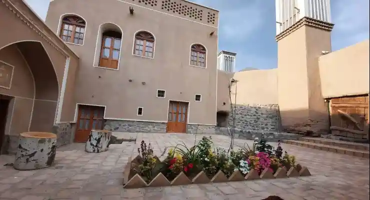 اقامتگاه سنتی افوشتا