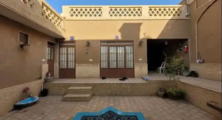 اقامتگاه بومگردی خانم تاج