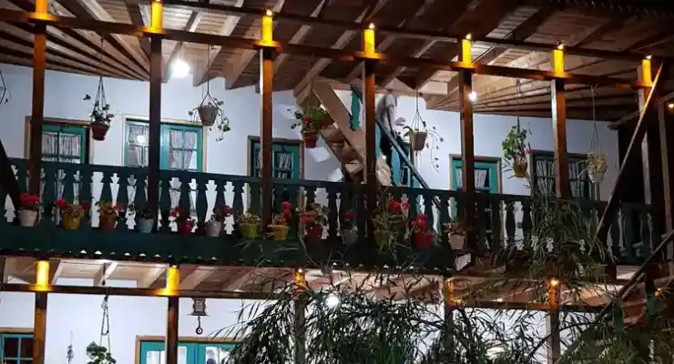 اقامتگاه بومگردی تی تی ناز