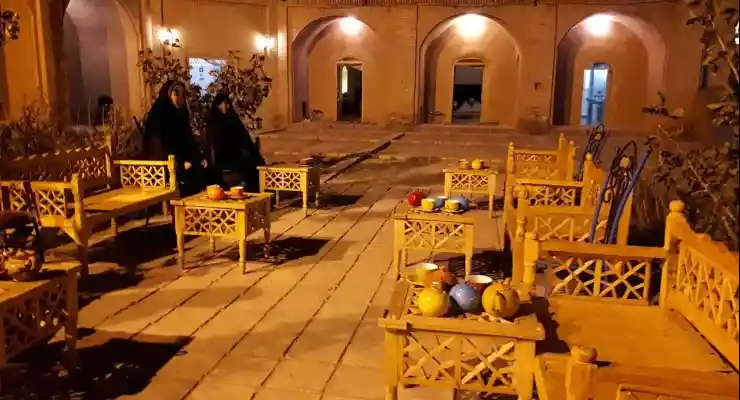 اقامتگاه بومگردی تهمینه