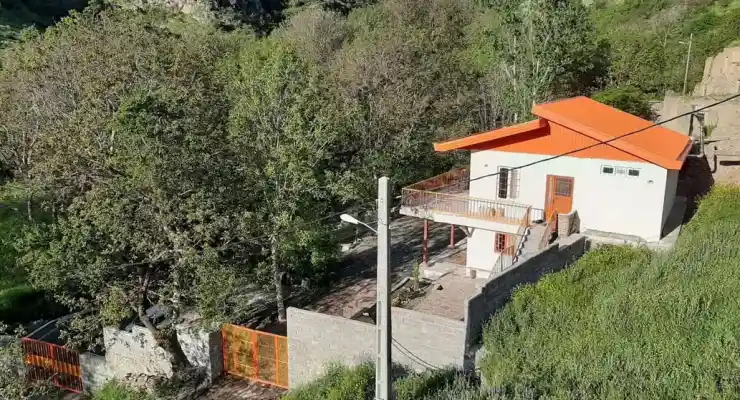 اقامتگاه بومگردی گلوسنگ کلیبر