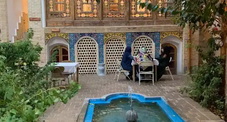 اقامتگاه سنتی عمارت قجری