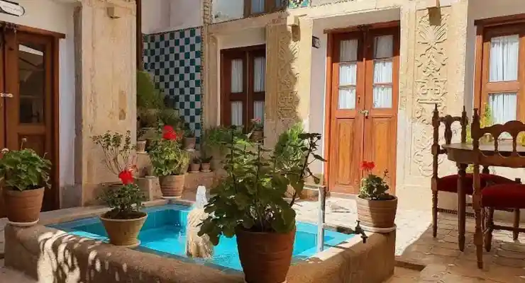 اقامتگاه سنتی خانه والاد