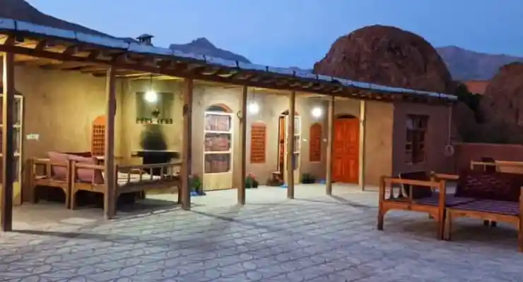 اقامتگاه بومگردی آناده