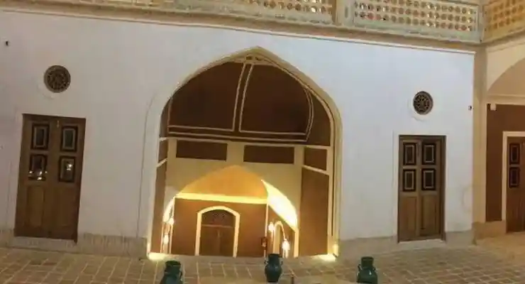 اقامتگاه سنتی سرای بابا افضل