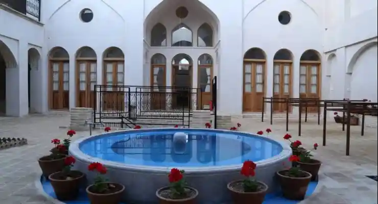 بوتیک هتل دربند زواره