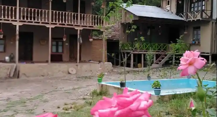 اقامتگاه بومگردی شموشک