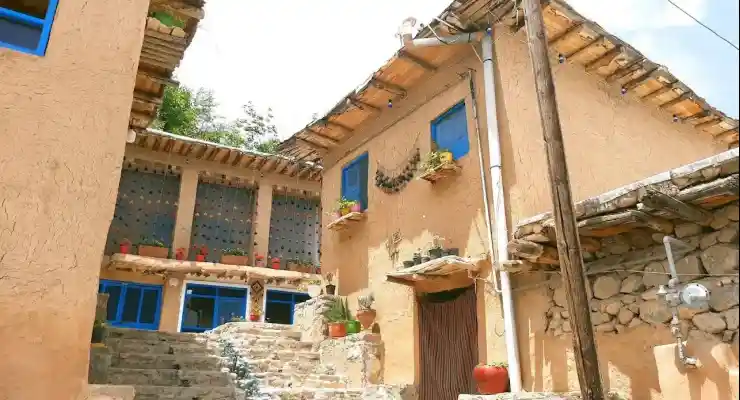 اقامتگاه بومگردی آوا