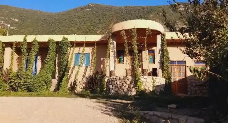 اقامتگاه بومگردی چشمه زاو