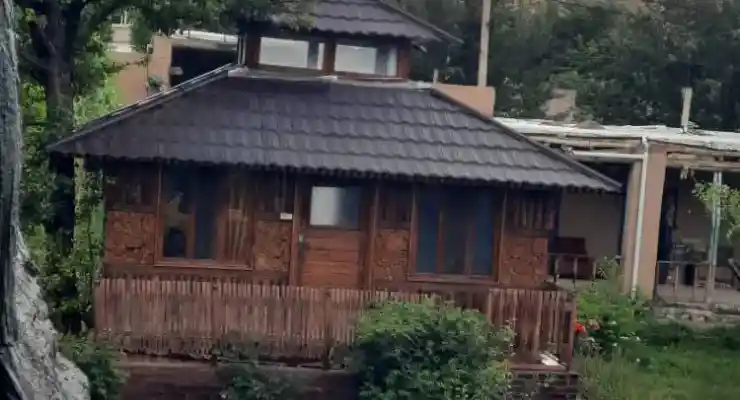 اقامتگاه بومگردی انگوران