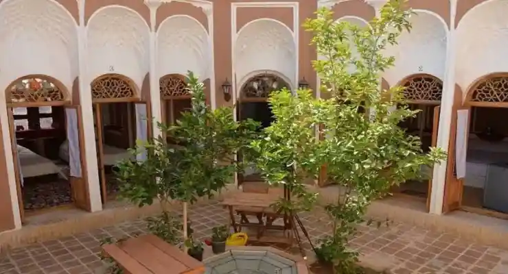 اقامتگاه بومگردی سرای سه دری