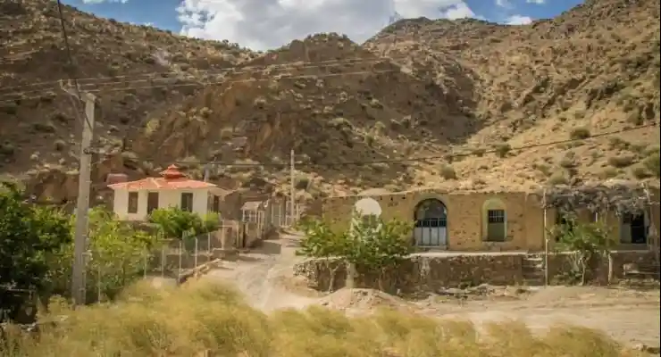 اقامتگاه بومگردی هنگو