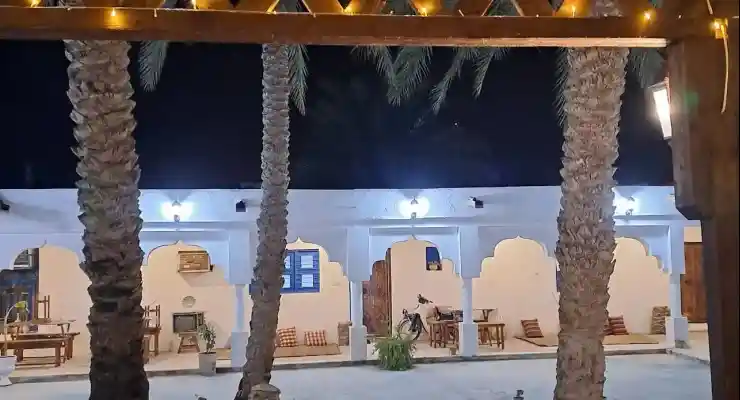 اقامتگاه بومگردی عمارت چارنخل